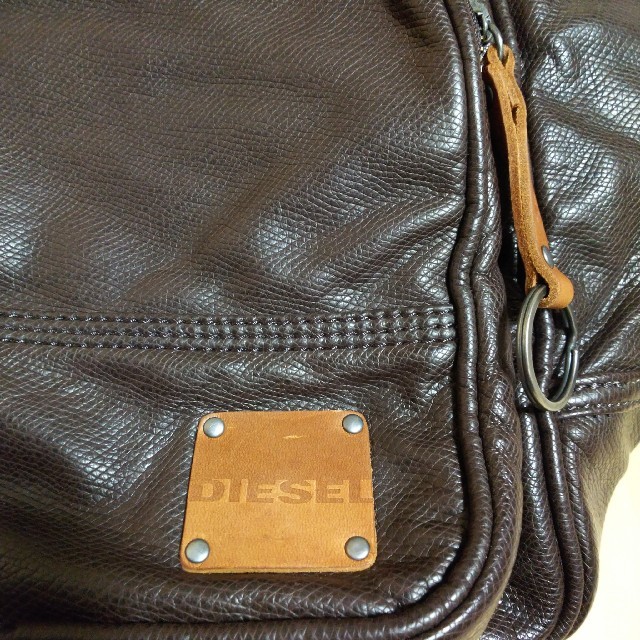 DIESEL(ディーゼル)のDIESEL TO THE CORE 2ポケットボストンバッグ メンズのバッグ(ボストンバッグ)の商品写真