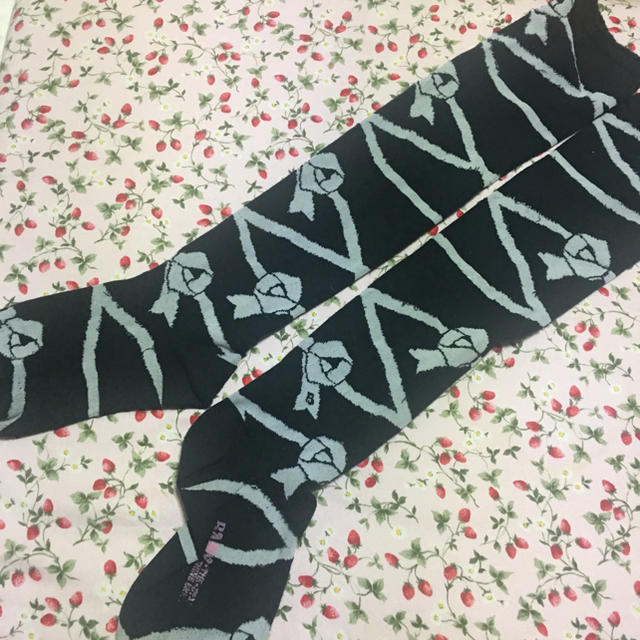 BABY,THE STARS SHINE BRIGHT(ベイビーザスターズシャインブライト)のbaby,the stars shine bright リボンオーバニー  靴下 レディースのレッグウェア(ソックス)の商品写真