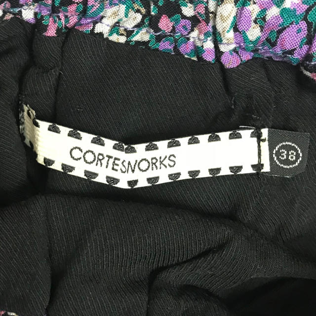 CORTES WORKS(コルテスワークス)のコルテスワークス★オールインワン★小花柄★ほぼ未使用 レディースのパンツ(オールインワン)の商品写真