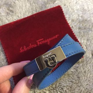 サルヴァトーレフェラガモ(Salvatore Ferragamo)の【お値下げ】フェラガモ バングル(ブレスレット/バングル)