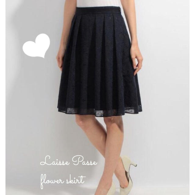 LAISSE PASSE(レッセパッセ)のレッセ フラワー刺繍フレアスカート レディースのスカート(ひざ丈スカート)の商品写真