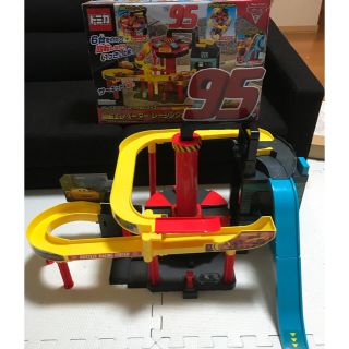 Takara Tomy - カーズトミカ アクションコース 回転エレベーター
