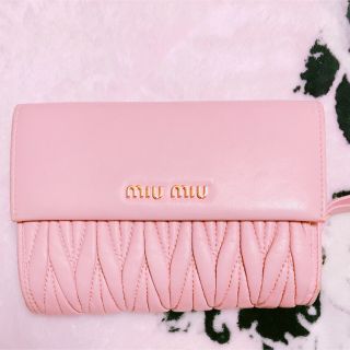 ミュウミュウ(miumiu)のmiumiu 2つ折り財布 美品 ピンク 20日までの販売 専用(財布)