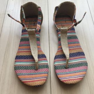 トムズ(TOMS)のTOMS マルチカラー トングサンダル （22.5）(サンダル)