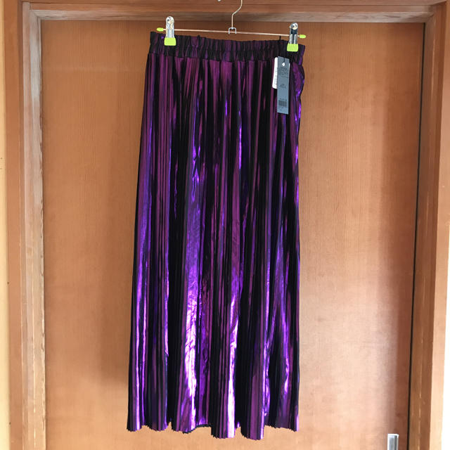 JEANASIS(ジーナシス)のJEANASIS ジーナシス メタリックプリーツスカート 紫 新品 レディースのスカート(ロングスカート)の商品写真