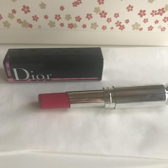 Dior(ディオール)のDiorアディクトラッカースティック 口紅 コスメ/美容のベースメイク/化粧品(口紅)の商品写真