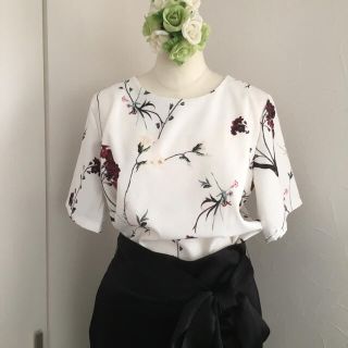 ザラ(ZARA)のビューラ Beulah 新品同様モダンセレブ素敵なお花柄ブラウス♡(シャツ/ブラウス(半袖/袖なし))