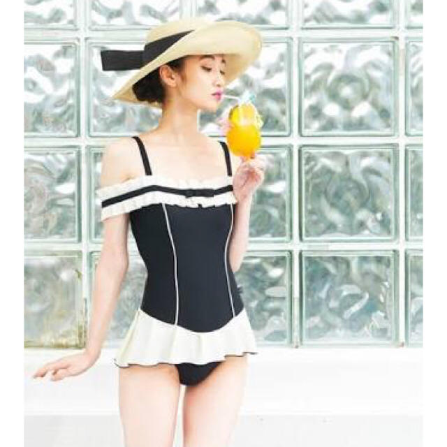 PAMEO POSE_WALTS BALL SWIMDRESS