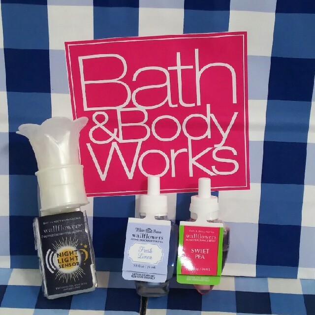 Bath & Body Works(バスアンドボディーワークス)のバスアンドボディワークス ウォールフラワー りフィル&プラグ コスメ/美容のリラクゼーション(アロマポット/アロマランプ/芳香器)の商品写真