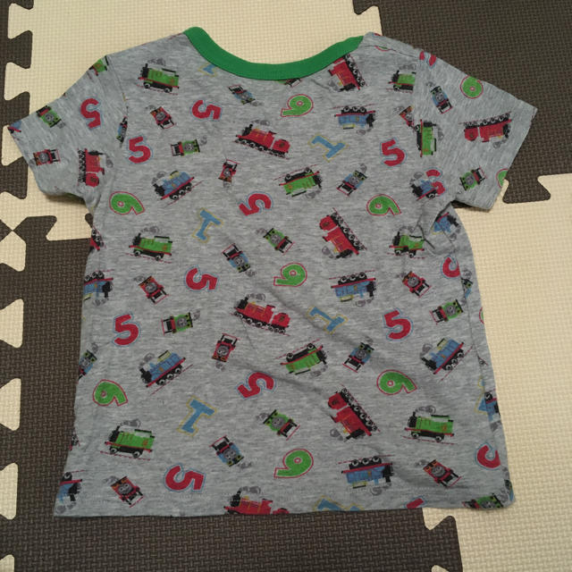 UNIQLO(ユニクロ)のUT UNIQLO トーマス Tシャツ 男の子 90 キッズ/ベビー/マタニティのキッズ服男の子用(90cm~)(Tシャツ/カットソー)の商品写真