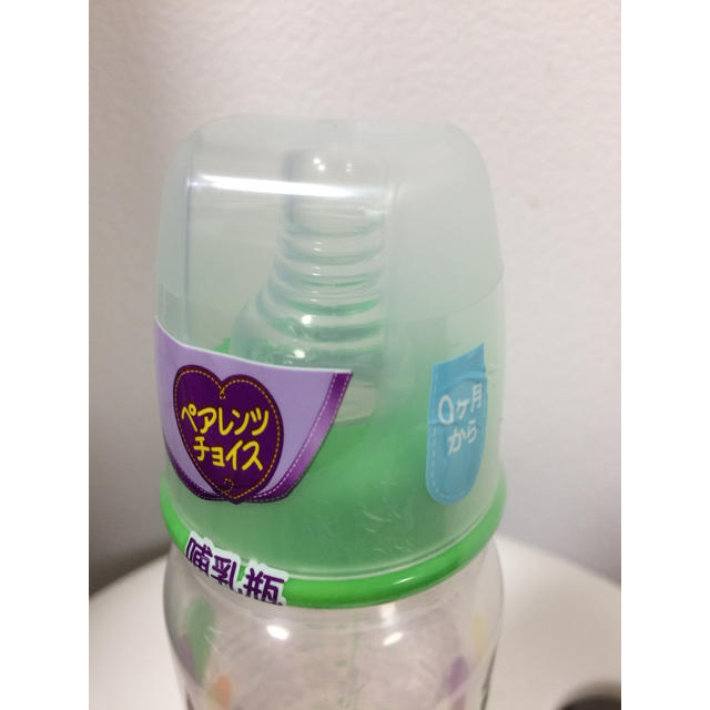 哺乳瓶 プラスチック 4本 キッズ/ベビー/マタニティの授乳/お食事用品(哺乳ビン)の商品写真