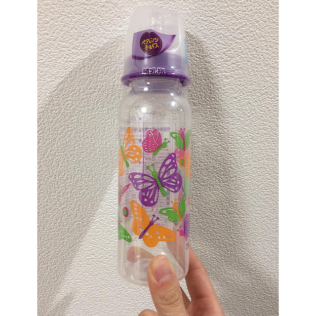 哺乳瓶 プラスチック 4本 キッズ/ベビー/マタニティの授乳/お食事用品(哺乳ビン)の商品写真