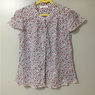 ローリーズファーム(LOWRYS FARM)のローリーズ＊花柄シャツ(Tシャツ(半袖/袖なし))