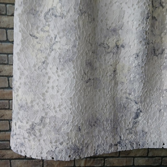 MISCH MASCH(ミッシュマッシュ)のミッシュマッシュ レース花柄タイトスカート レディースのスカート(ひざ丈スカート)の商品写真