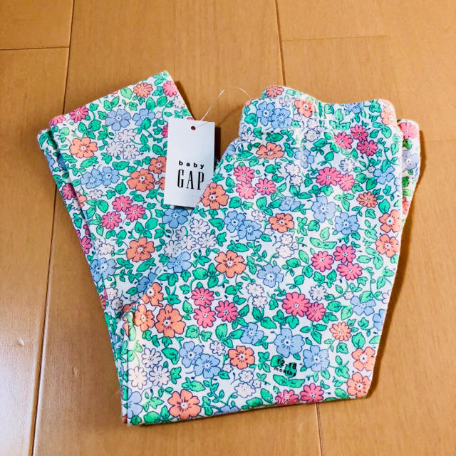 babyGAP(ベビーギャップ)のbabyGAP☆レギンス2枚セット 80cm 今期新作 ボトムス パンツ 花柄 キッズ/ベビー/マタニティのベビー服(~85cm)(パンツ)の商品写真