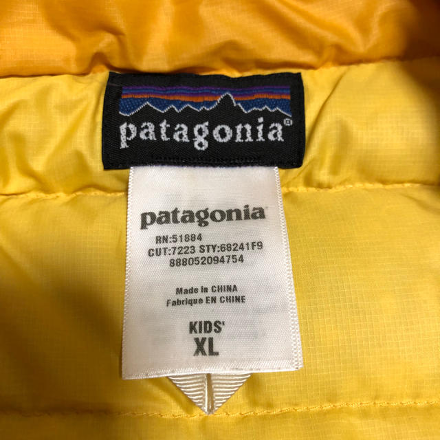 patagonia(パタゴニア)のパタゴニア キッズ Patagonia ダウンジャケット XL イエロー キッズ/ベビー/マタニティのキッズ服男の子用(90cm~)(ジャケット/上着)の商品写真