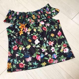 ザラ(ZARA)のZARA オフショルダー 花柄 トップス(カットソー(半袖/袖なし))