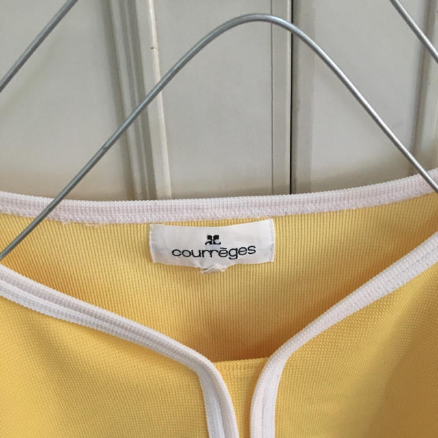 Courreges(クレージュ)のcourreges🍋イエローロゴカットソー古着vintagelochie レディースのトップス(Tシャツ(半袖/袖なし))の商品写真