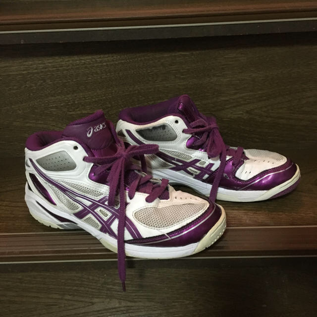 asics(アシックス)のasics バスケシューズ 人気の紫  24センチ バッシュ レディースの靴/シューズ(スニーカー)の商品写真