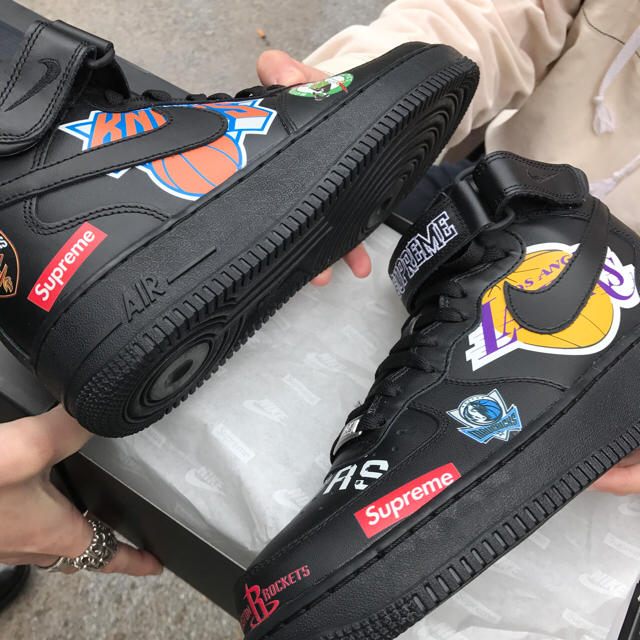 Supreme(シュプリーム)のSupreme NIKE AIR FORCE 1 MID NBA メンズの靴/シューズ(スニーカー)の商品写真