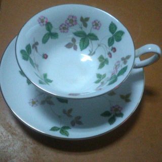 ウェッジウッド(WEDGWOOD)の中古　Wedgwood(ウエッジウッド)　ワイルドストロベリーティーカップ(グラス/カップ)