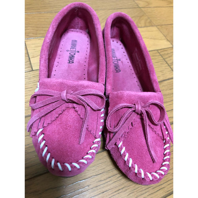 Minnetonka(ミネトンカ)のミネトンカ ピンク レディースの靴/シューズ(スリッポン/モカシン)の商品写真