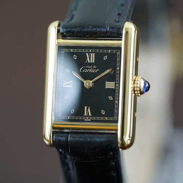 Cartier(カルティエ)の美品 カルティエ マスト タンク ブラック ゴールドローマンインデックス SM レディースのファッション小物(腕時計)の商品写真