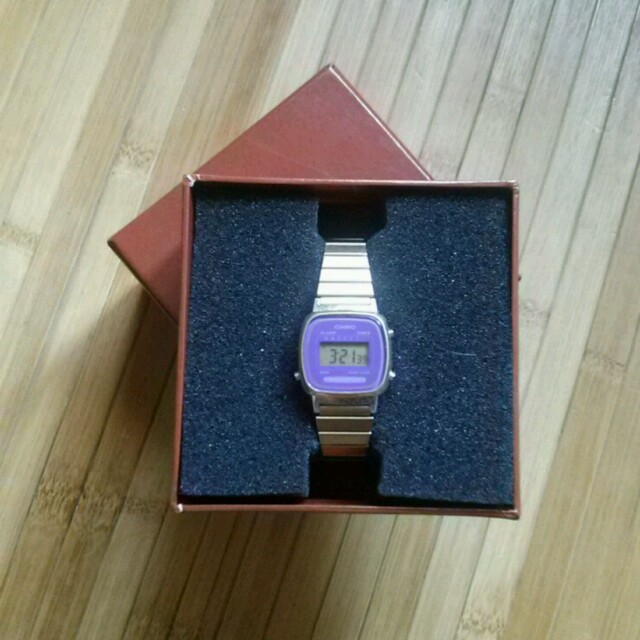 CASIO(カシオ)のCASIO 腕時計 紫&ｺﾞｰﾙﾄﾞ レディースのファッション小物(腕時計)の商品写真
