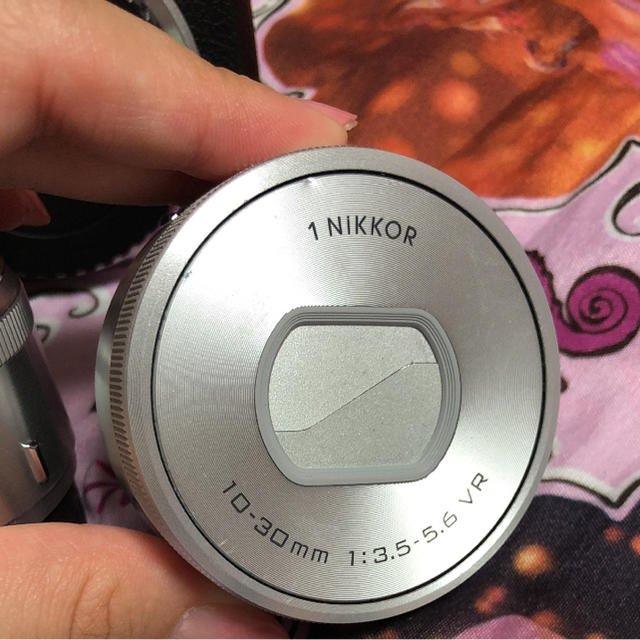 Nikon(ニコン)の【期間限定値下げ中】Nikon 1j5 ダブルレンズキット スマホ/家電/カメラのカメラ(ミラーレス一眼)の商品写真