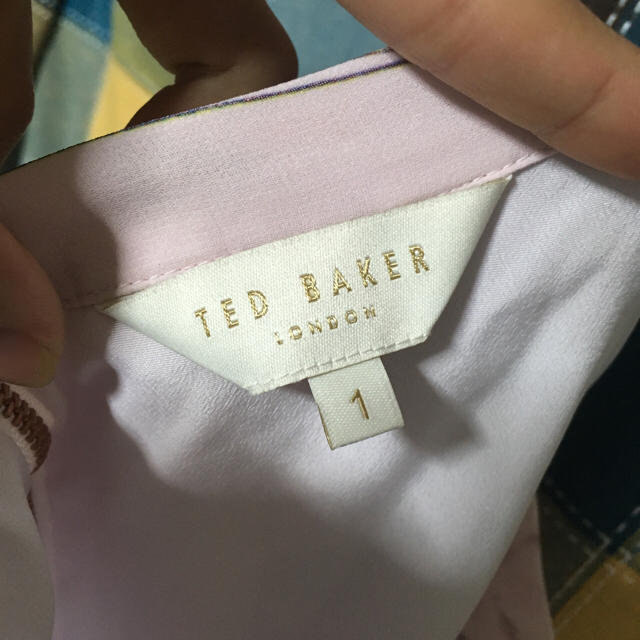 TED BAKER(テッドベイカー)のTED BAKER LONDON バラ柄スカート Perfume あ〜ちゃん着 レディースのスカート(ミニスカート)の商品写真