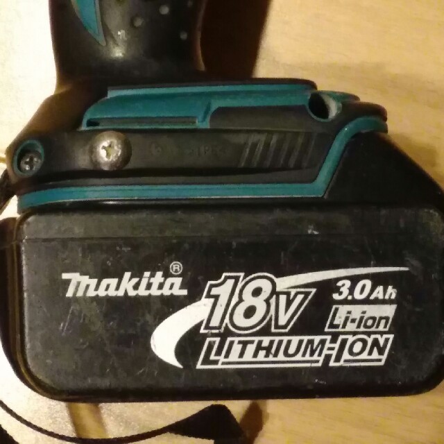 Makita(マキタ)のマキタ TD144D 充電器 バッテリー×２ ケース セット インテリア/住まい/日用品のインテリア/住まい/日用品 その他(その他)の商品写真