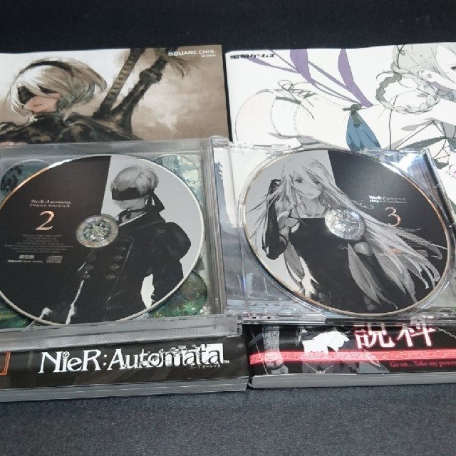 SQUARE ENIX(スクウェアエニックス)のニーアオートマタ サントラ 資料本2冊 超美品 エンタメ/ホビーのCD(ゲーム音楽)の商品写真