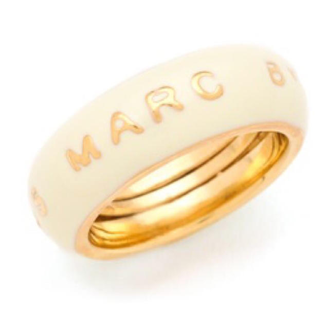 MARC BY MARC JACOBS(マークバイマークジェイコブス)のMARC JACOBS クリーム色リング レディースのアクセサリー(リング(指輪))の商品写真