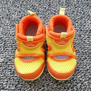 ニューバランス(New Balance)のニューバランス 12.5 サンダルスニーカー 水陸両用 オレンジ イエロー(スニーカー)