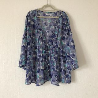 プラステ(PLST)の美品 プラステ 花柄 ブラウス(シャツ/ブラウス(長袖/七分))