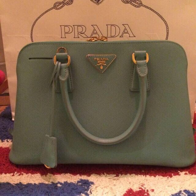 PRADA(プラダ)のPRADAサフィアーノ梨花さん大きさ違い レディースのバッグ(ハンドバッグ)の商品写真