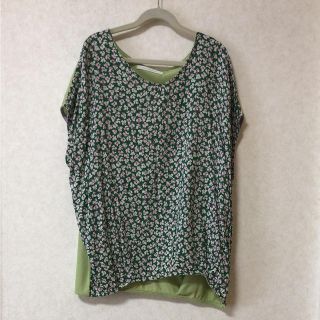 ダブルクローゼット(w closet)の花柄トップス(シャツ/ブラウス(半袖/袖なし))