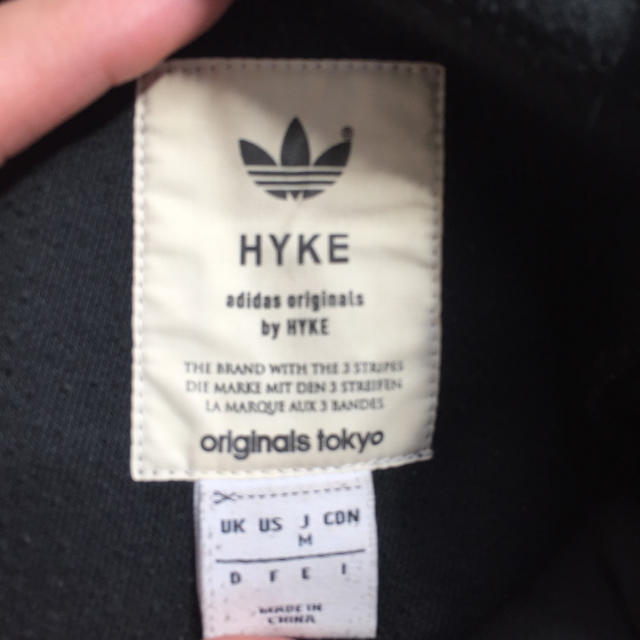 HYKE(ハイク)のHYKE アディダス レディースのパンツ(クロップドパンツ)の商品写真