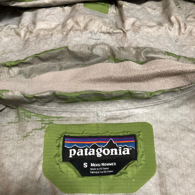 patagonia(パタゴニア)のパタゴニア メンズS ナイロンジャケット 難あり メンズのジャケット/アウター(ナイロンジャケット)の商品写真