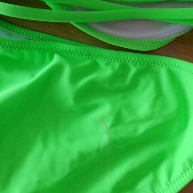 未使用品　ネオングリーンビキニ レディースの水着/浴衣(水着)の商品写真