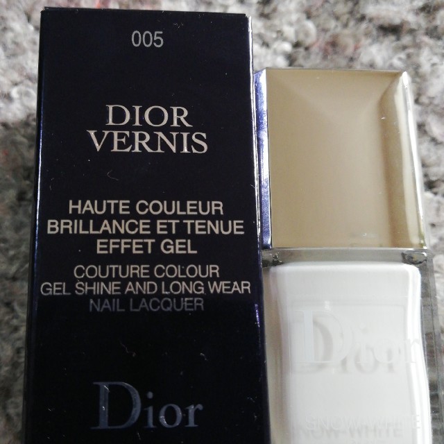 Dior(ディオール)のyuricar様専用　数量限定品　Dior ヴェルニ005 コスメ/美容のネイル(マニキュア)の商品写真