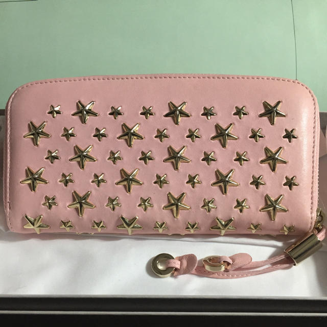 JIMMY CHOO(ジミーチュウ)のJIMMY CHOO スタースタッズ ラウンドジップウォレット レディースのファッション小物(財布)の商品写真