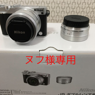 ニコン(Nikon)のNikon j5 ダブルレンズキット SD付き(ミラーレス一眼)
