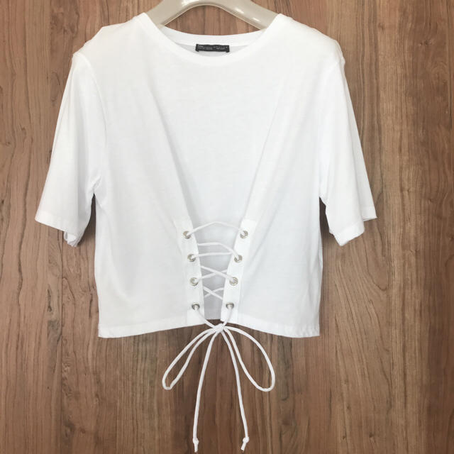 ZARA(ザラ)のZARA レースアップＴシャツ レディースのトップス(Tシャツ(半袖/袖なし))の商品写真