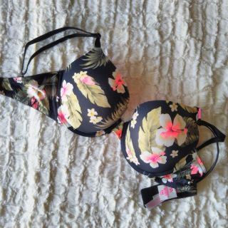 ヴィクトリアズシークレット(Victoria's Secret)のブラ 32DD ヴィクトリアシークレット(ブラ)