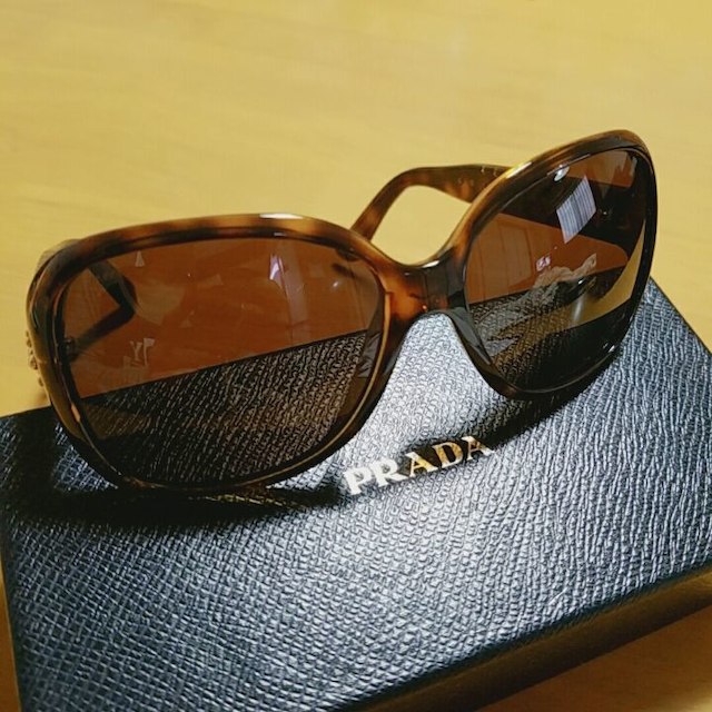 PRADA(プラダ)のPRADA スタッズ サングラス レディースのファッション小物(サングラス/メガネ)の商品写真