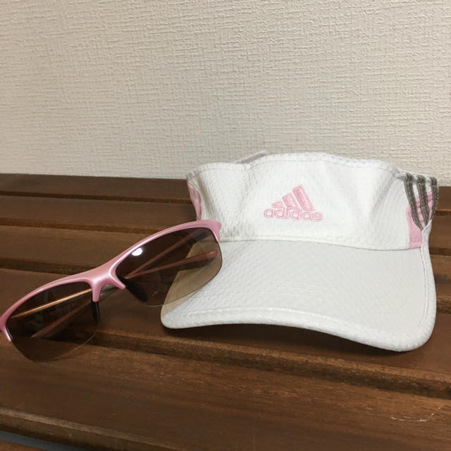 adidas(アディダス)のアディダスサンバイザー&サングラス レディースの帽子(キャップ)の商品写真