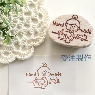 消しゴムはんこ『Hand made 女の子とネコとミシン』(はんこ)