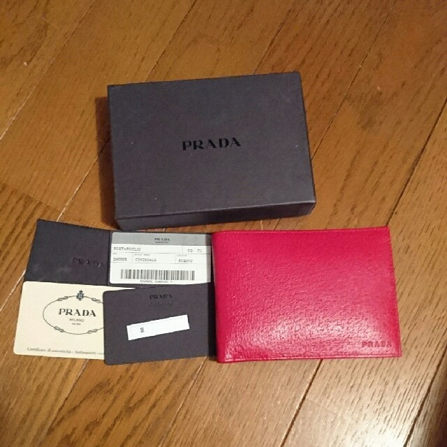 PRADA 折り財布(新品)レディース