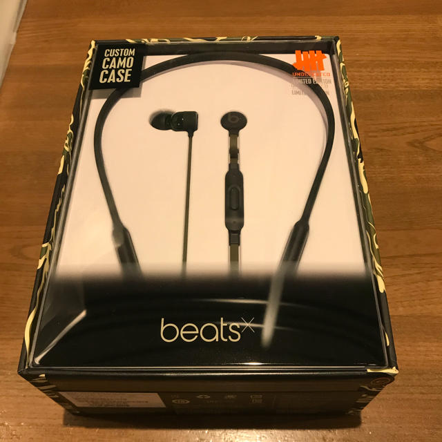 UNDEFEATED(アンディフィーテッド)の込 beats x UNDEFEATED ワイヤレスイヤホン    スマホ/家電/カメラのオーディオ機器(ヘッドフォン/イヤフォン)の商品写真